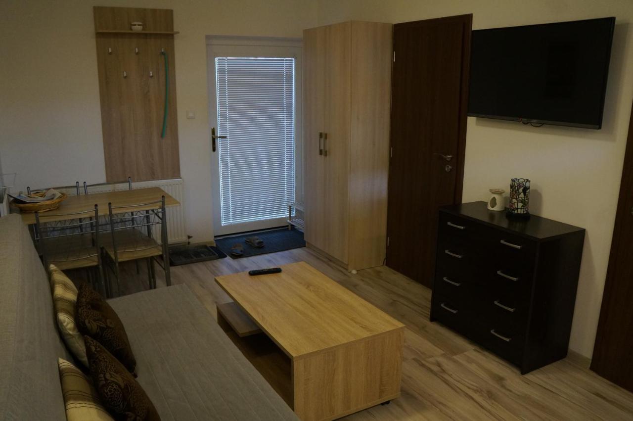 Penzion Kutil Trojanovice Apartment Frenštát pod Radhoštěm Bagian luar foto